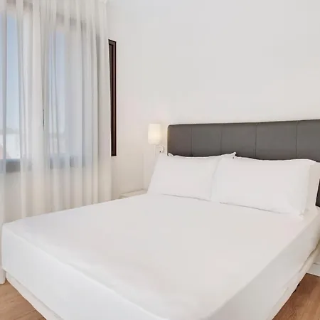 Apartment Metropolis *